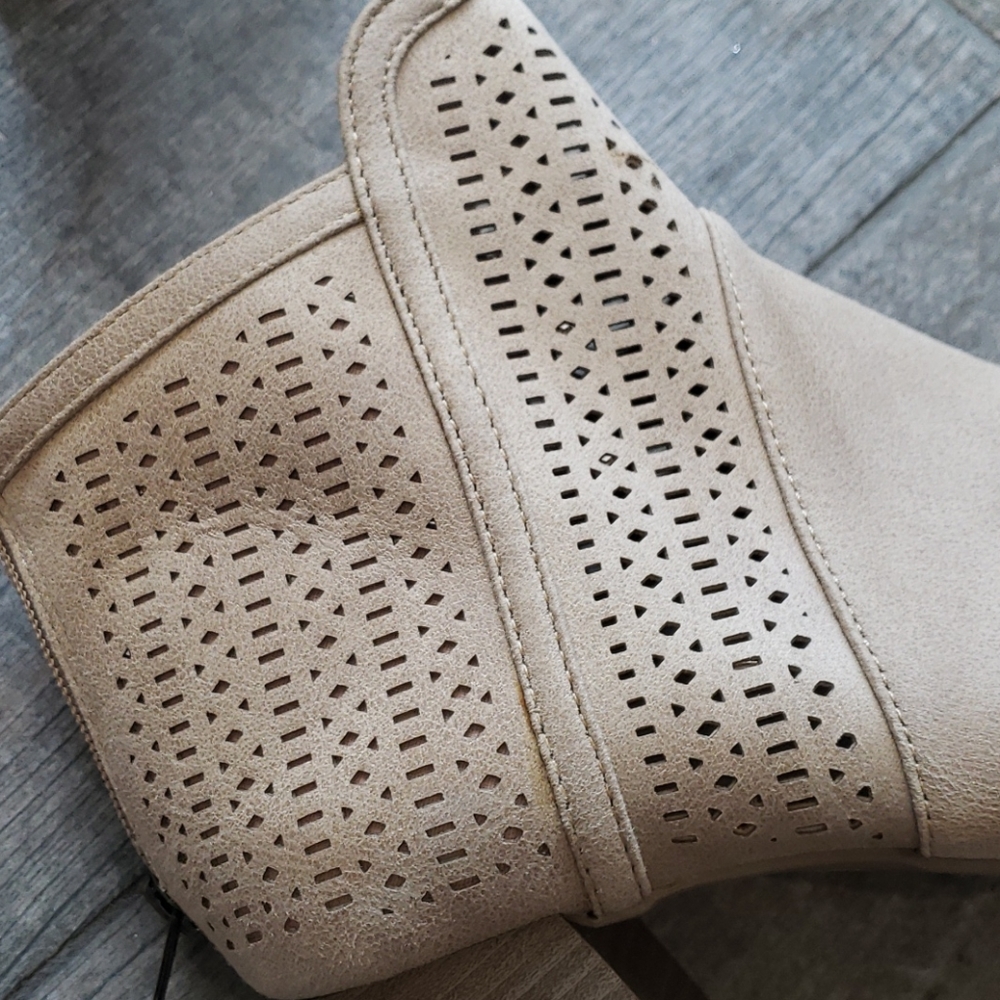 NWOT Report Booties - Picture 4 of 5